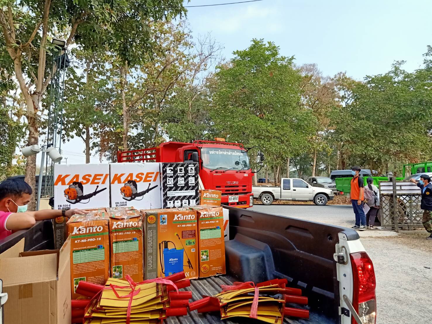 อบต.ม่อนปิ่น รับมอบอุปกรณ์สนับสนุนการดับไฟป่า