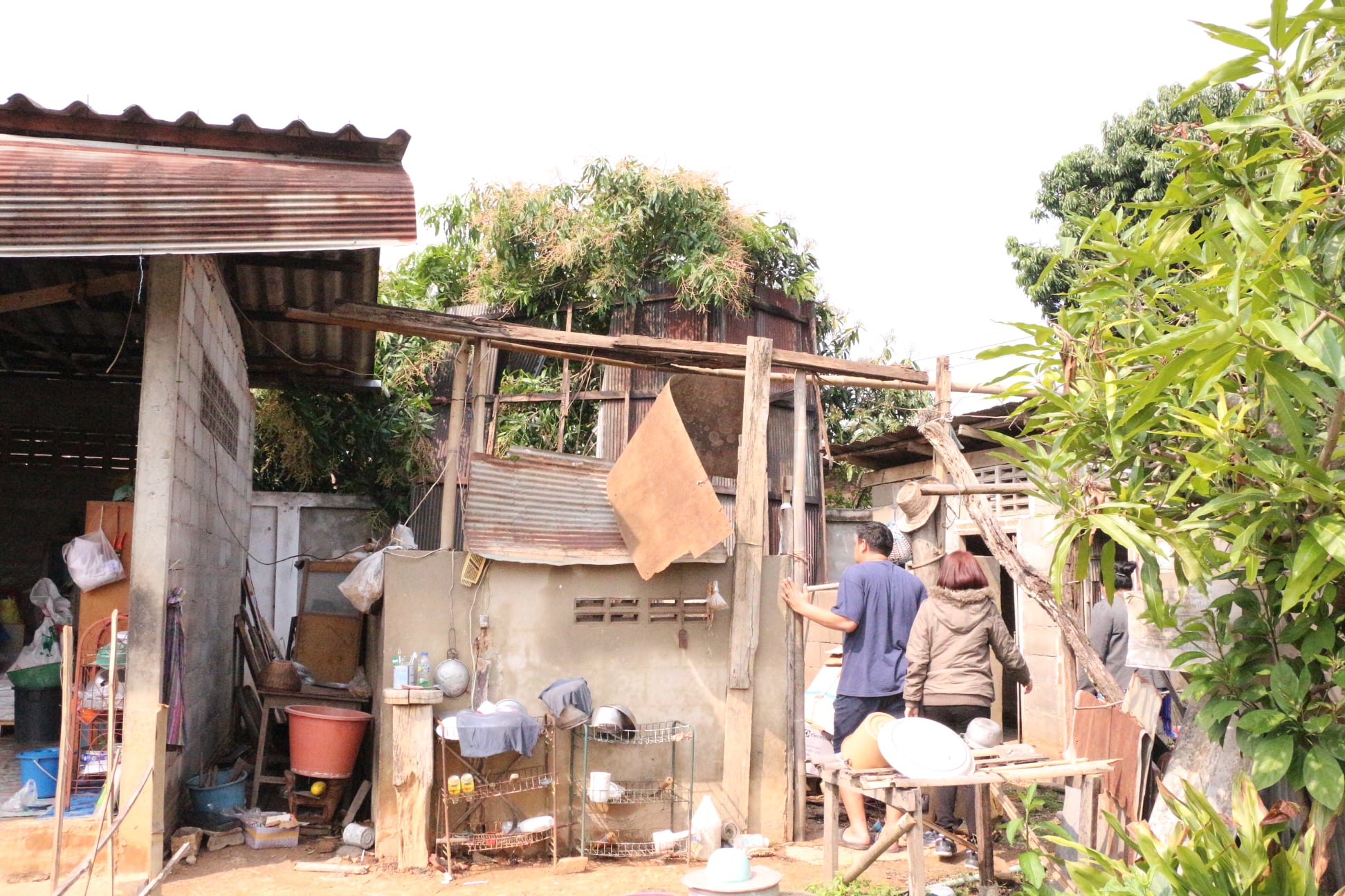 อบต.ม่อนปิ่น มอบวัสดุอุปกรณ์ช่วยเหลือผู้ประสบภัยพิบัติจากวาตภัย ในเขตพื้นที่