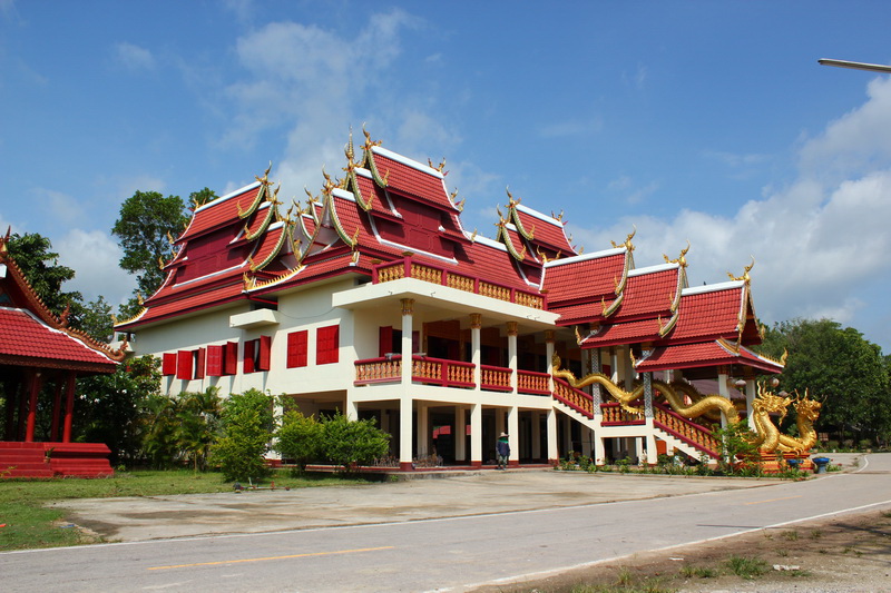 วัดพระธาตุเฉลิมพระเกียรติตำบลม่อนปิ่น