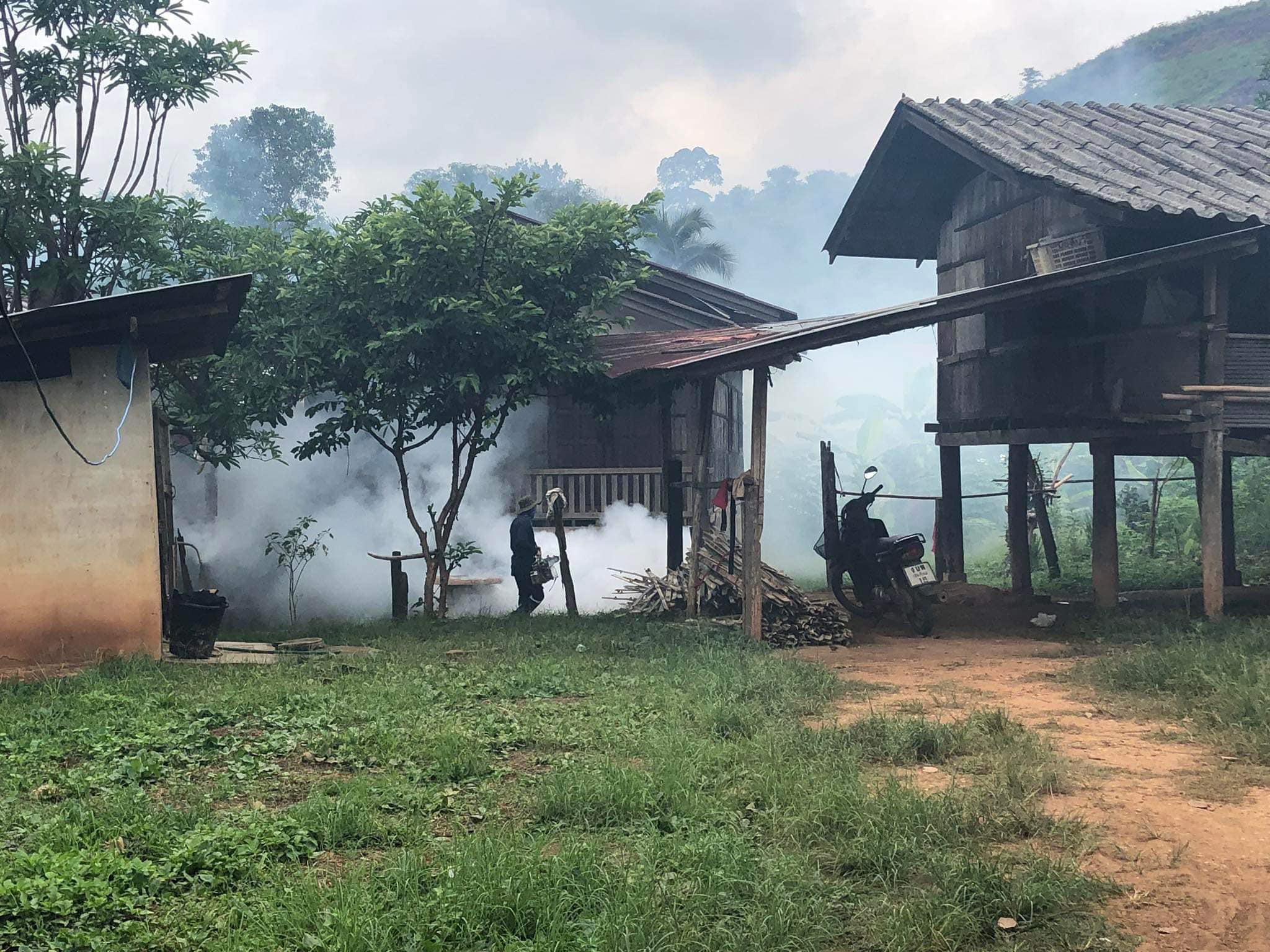 งานสาธารณสุข พ่นสารเคมีป้องกันโรคไข้เลือดออก ประจำปี 2566