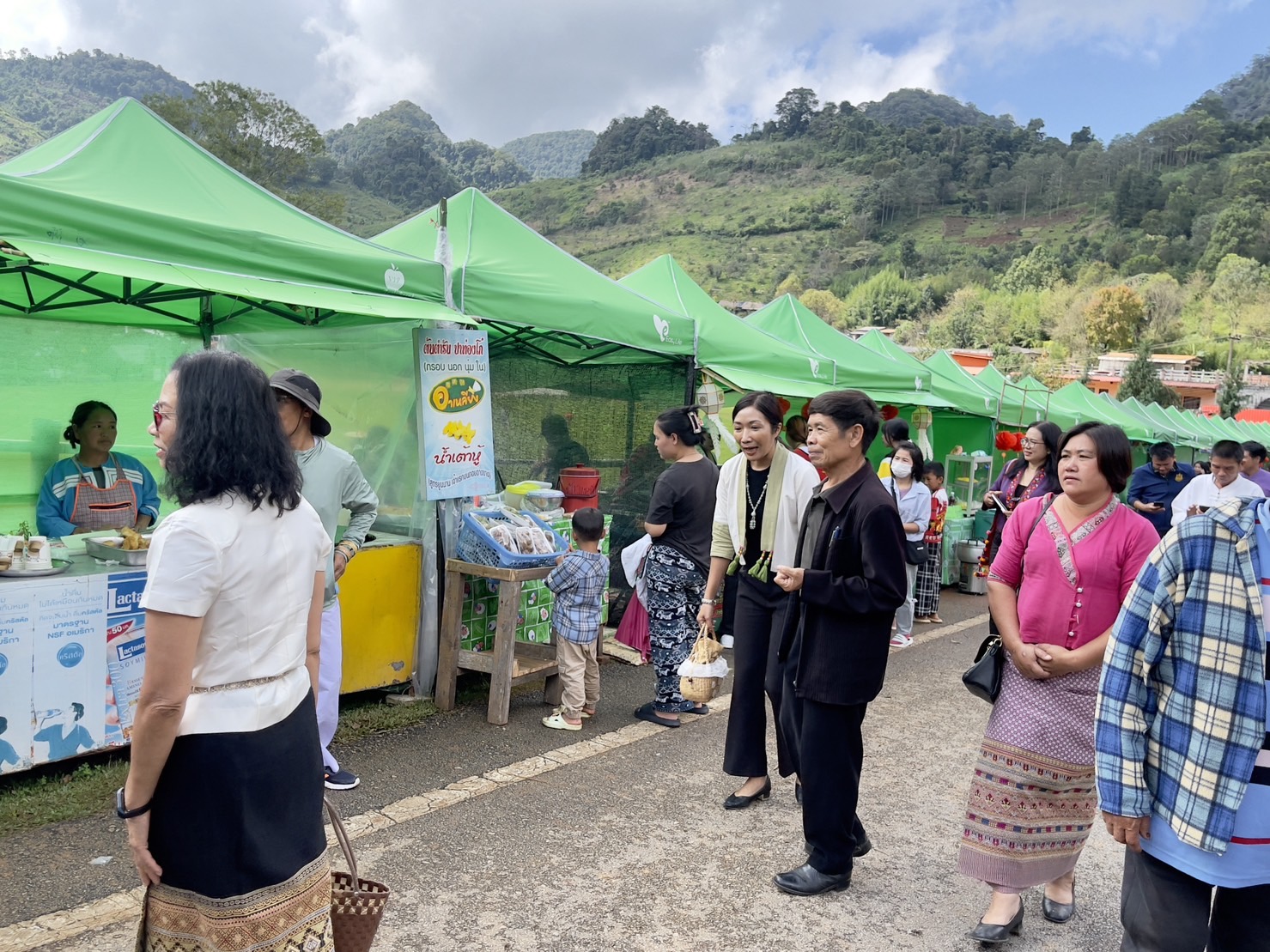 พิธีเปิดตลาดนัดชุมชนดอยอ่างขาง
