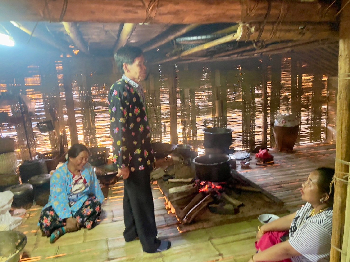 ร่วมงานประเพณีกินวอ (ปีใหม่ของชาวเขาเผ่าลาหู่) บ้านขอบด้ง หมู่14