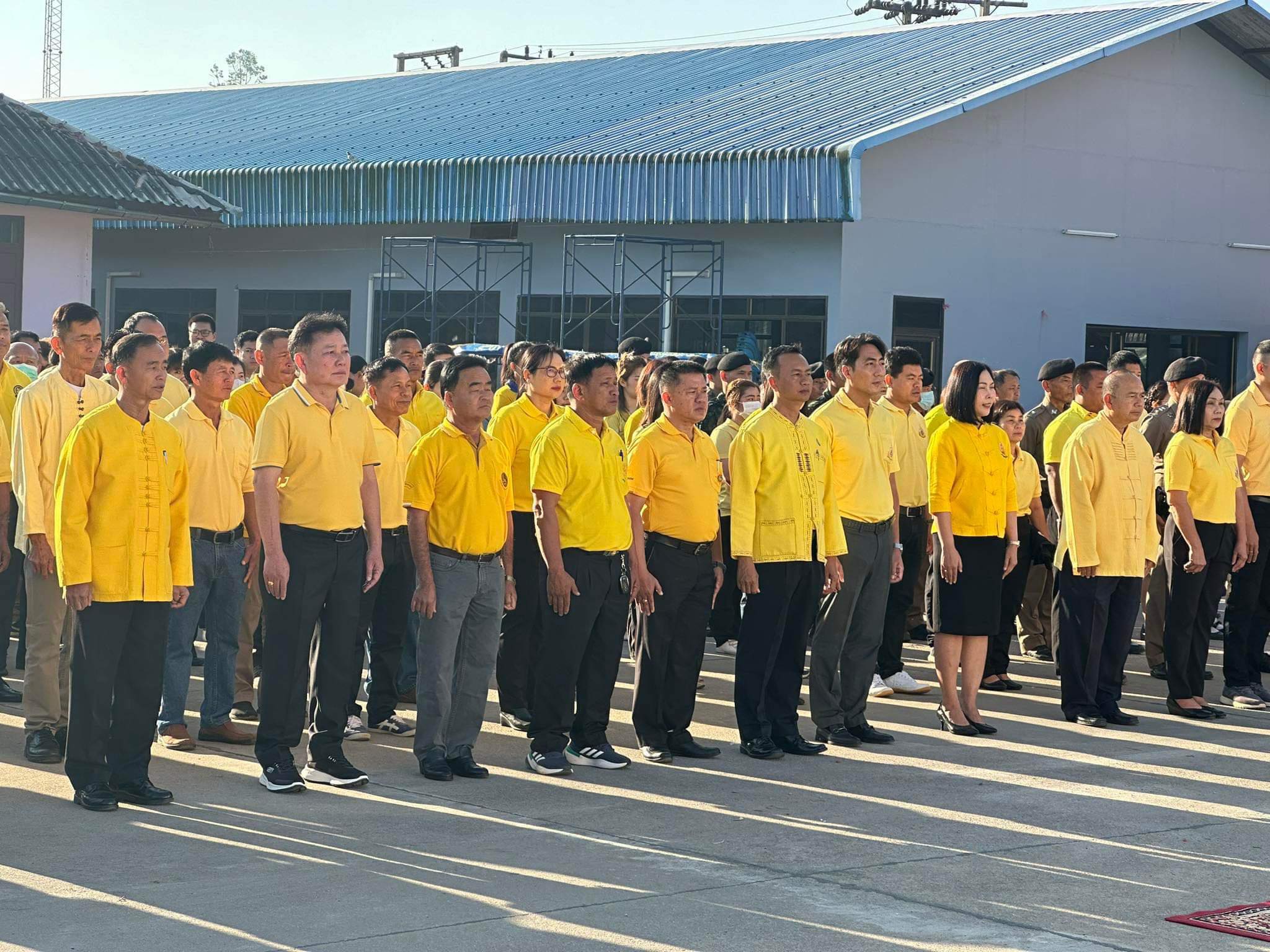 กิจกรรมเคารพธงชาติและร้องเพลงชาติไทย ณ บริเวณลานหน้าเสาธงที่ว่าการอำเภอฝาง