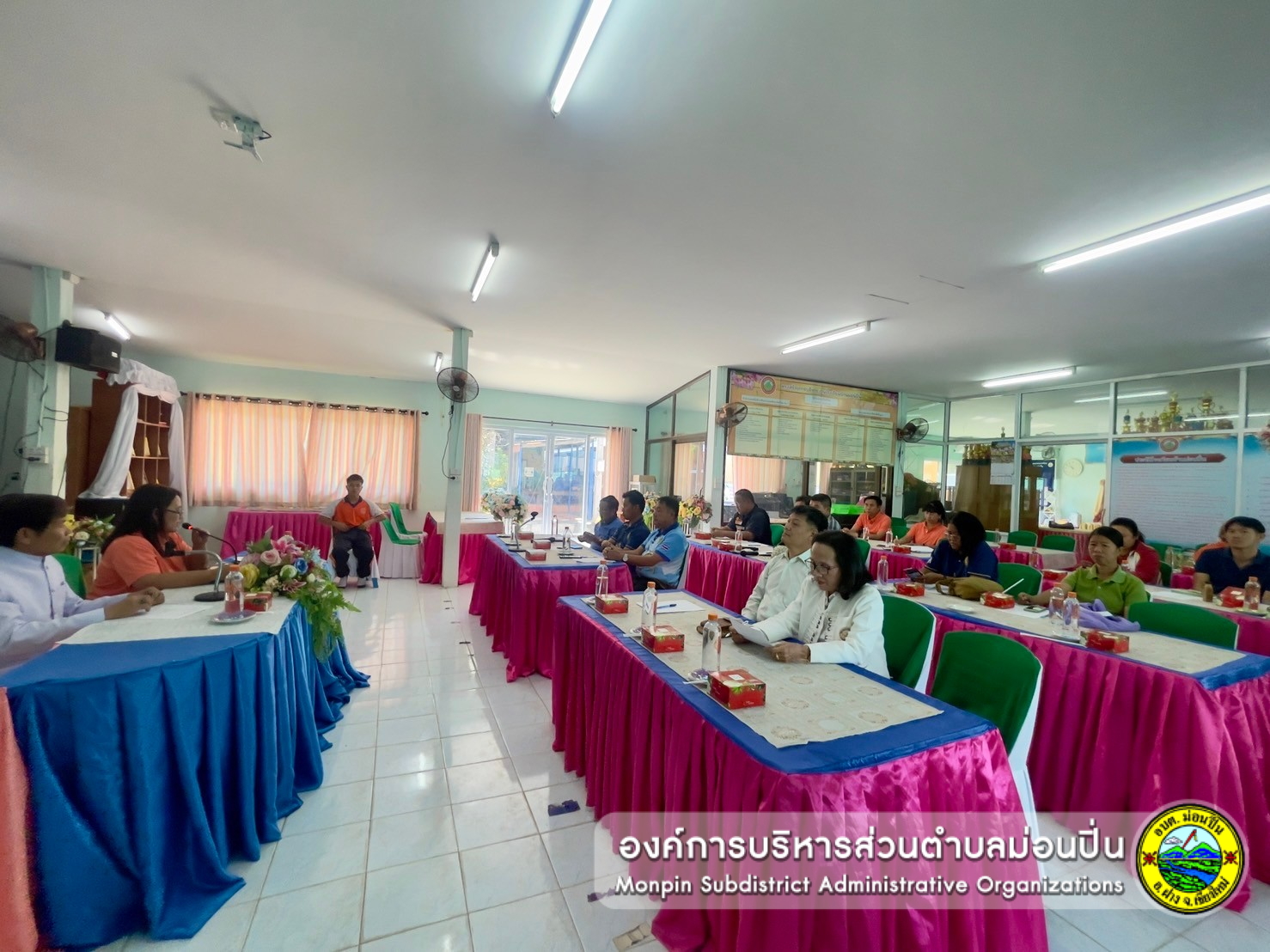 ประชุมคณะกรรมการสถานศึกษา  ณ โรงเรียนบ้านม่อนปิ่น