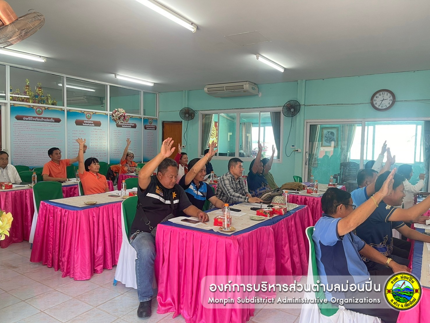 ประชุมคณะกรรมการสถานศึกษา  ณ โรงเรียนบ้านม่อนปิ่น