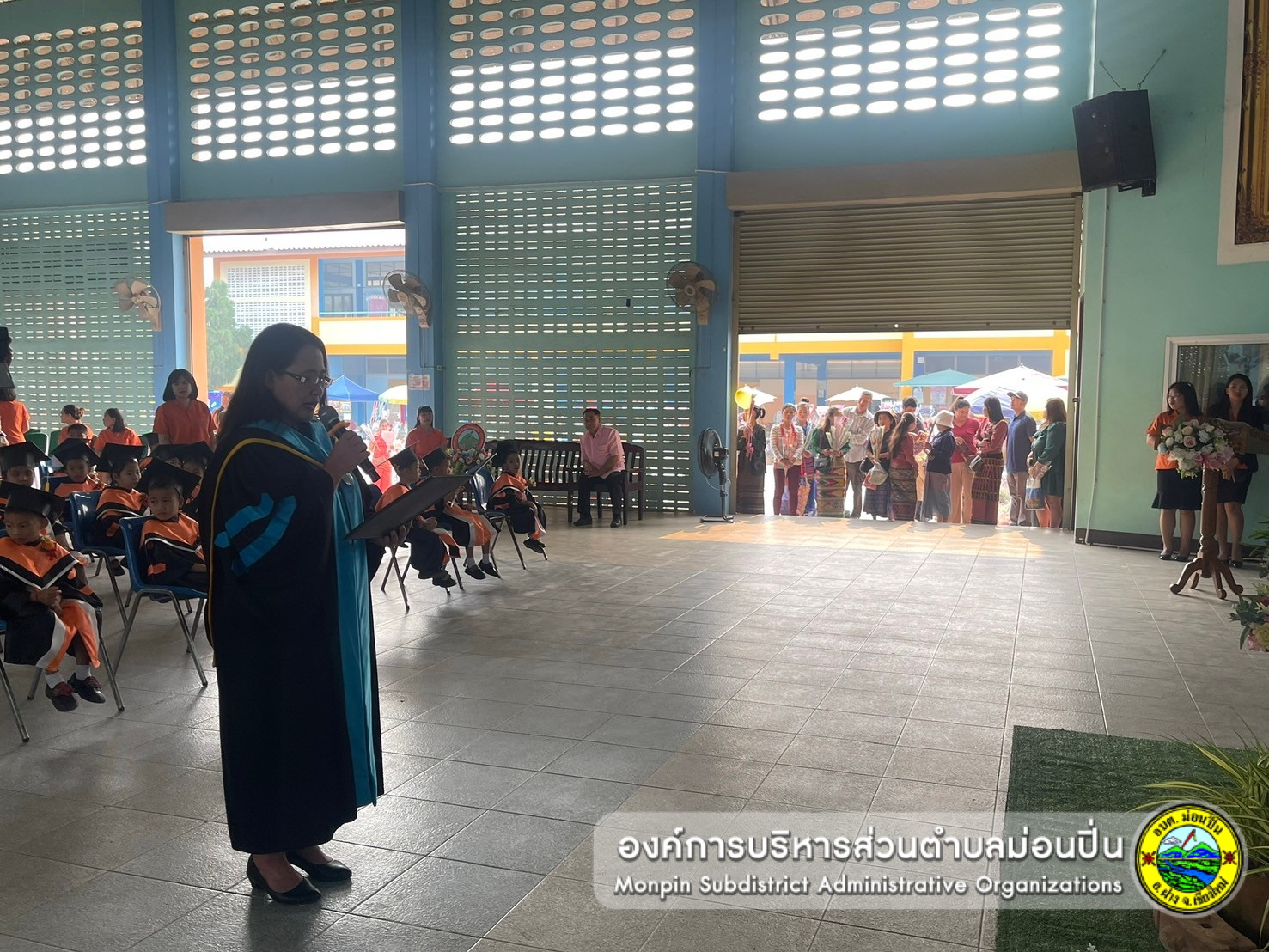 พิธีจบหลักสูตรนักเรียน ประจำปีการศึกษา ๒๕๖๖    ณ หอประชุมปิ่นนพรัตน์  โรงเรียนบ้านม่อนปิ่น           