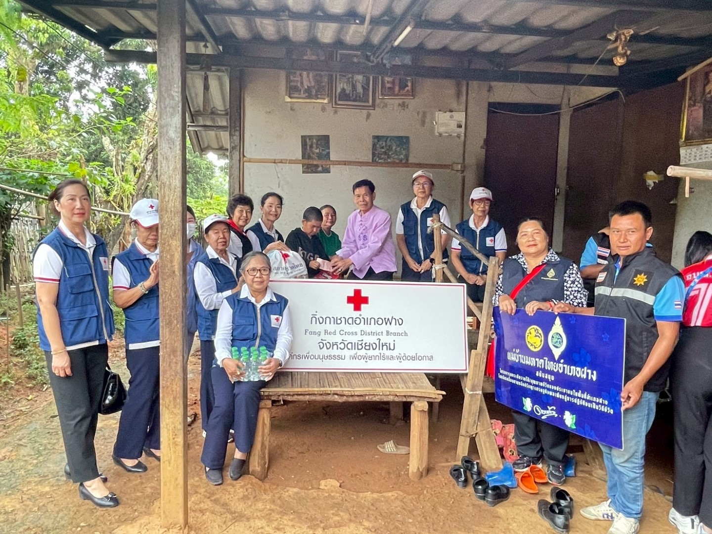  เยี่ยมผู้ป่วยในพระบรมราชานุเคราะห์ฯ