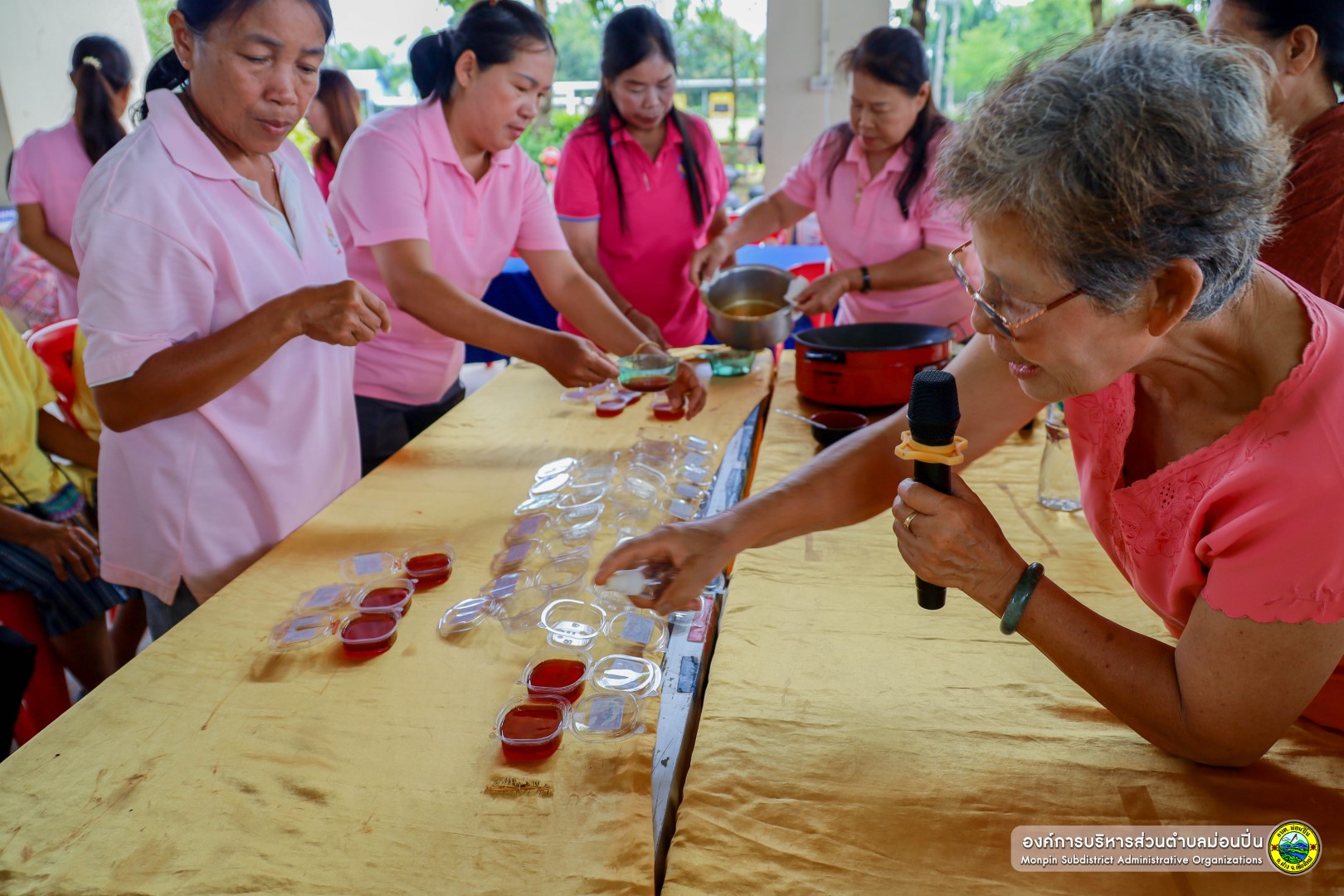 ภาพประกอบ จัดกิจกรรมอบรมเชิงปฏิบัติการ ทำสบู่สมุนไพร