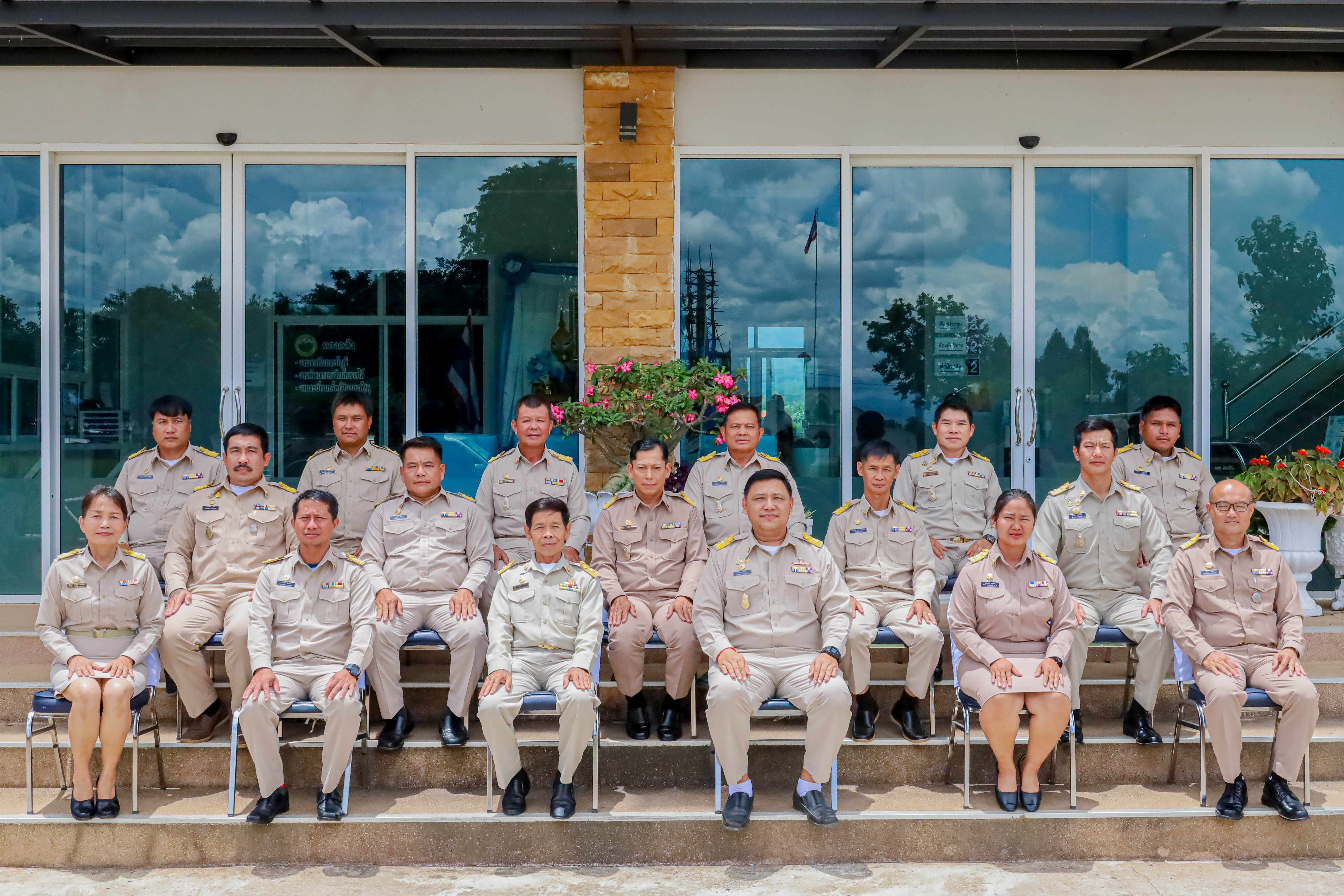 ภาพประกอบ  ประชุมสภาองค์การบริหารส่วนตำบลม่อนปิ่น สมัยสามัญที่ 3 ครั้งที่ 2