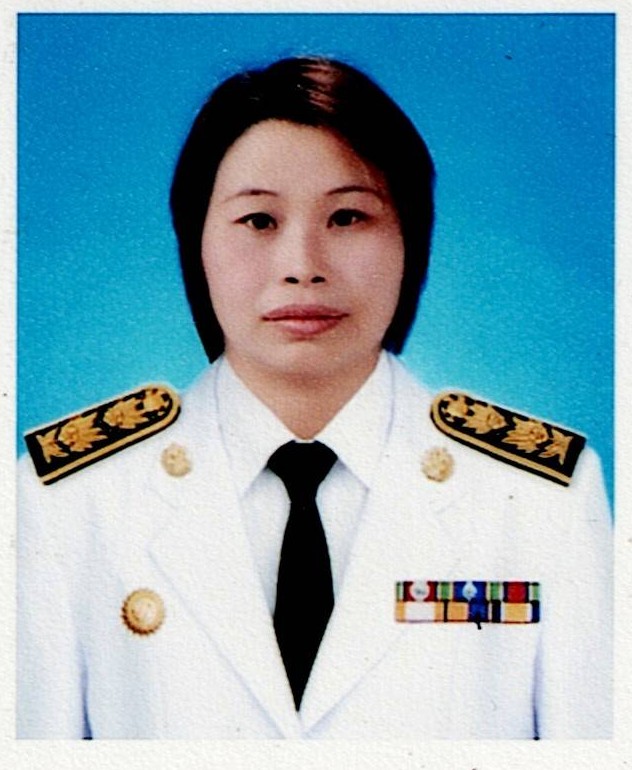 นางอมรรัตน์ งอนมาก