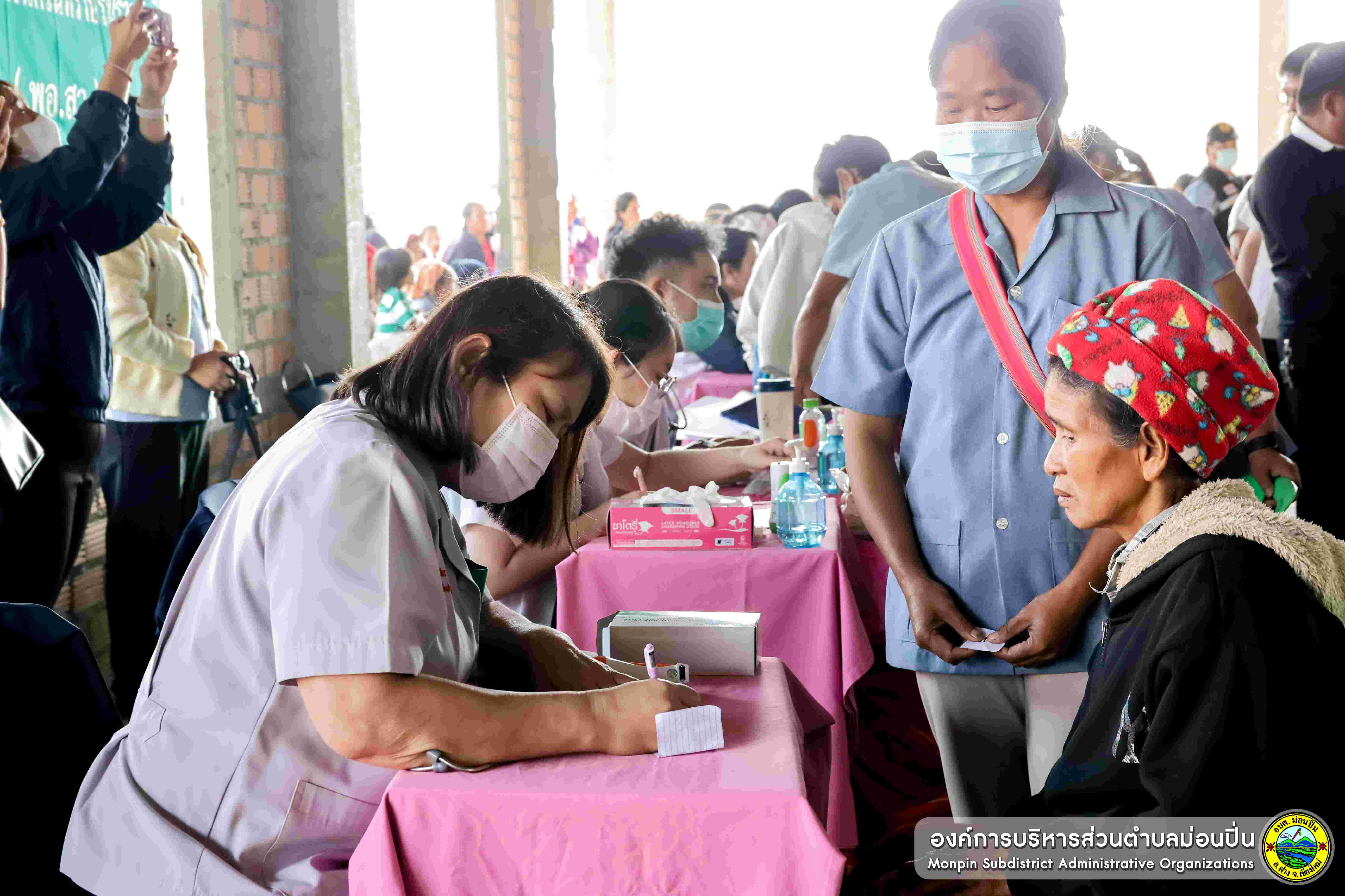 ภาพประกอบ  กิจกรรมหน่วยแพทย์อาสาสมเด็จพระศรีนครินทราบรมราชชนนี (พอ.สว.)