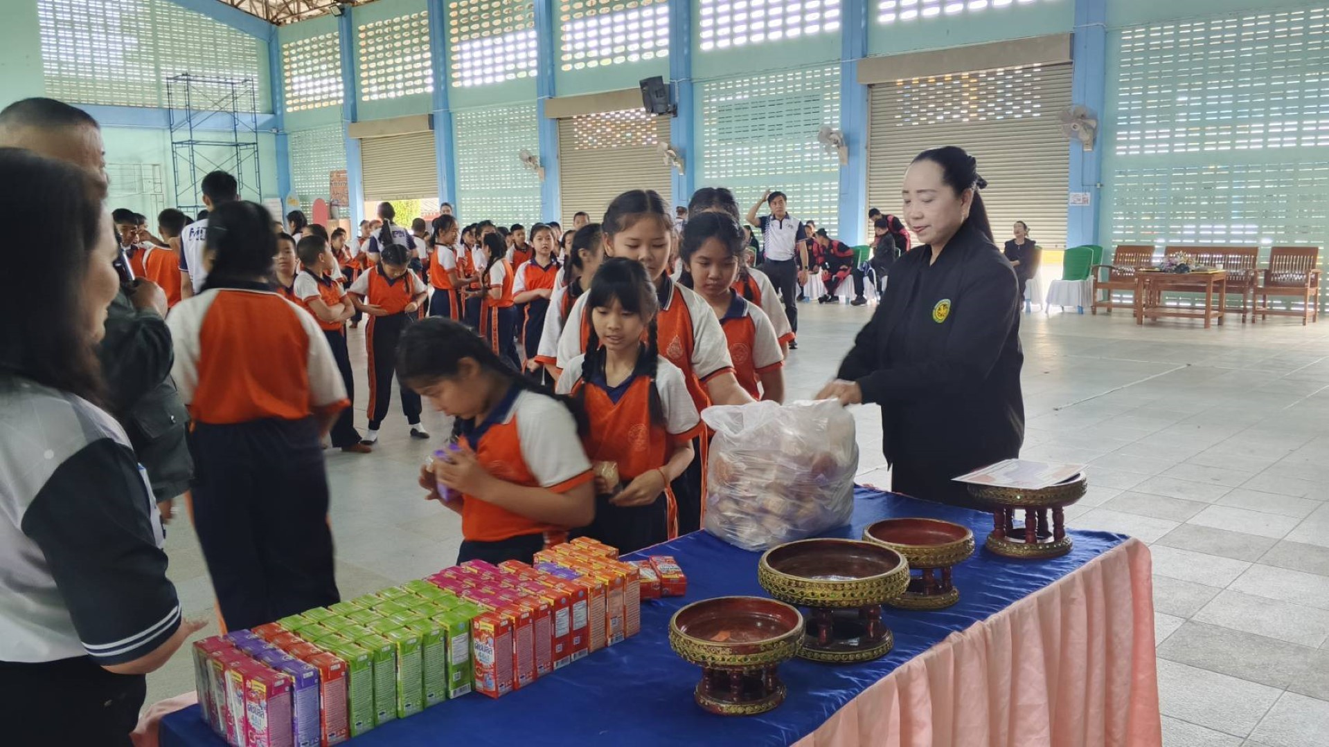 ภาพประกอบ  โครงการรั้วโรงเรียนสานใจ สรรค์สร้าง วัยใสต้านภัยยาเสพติด