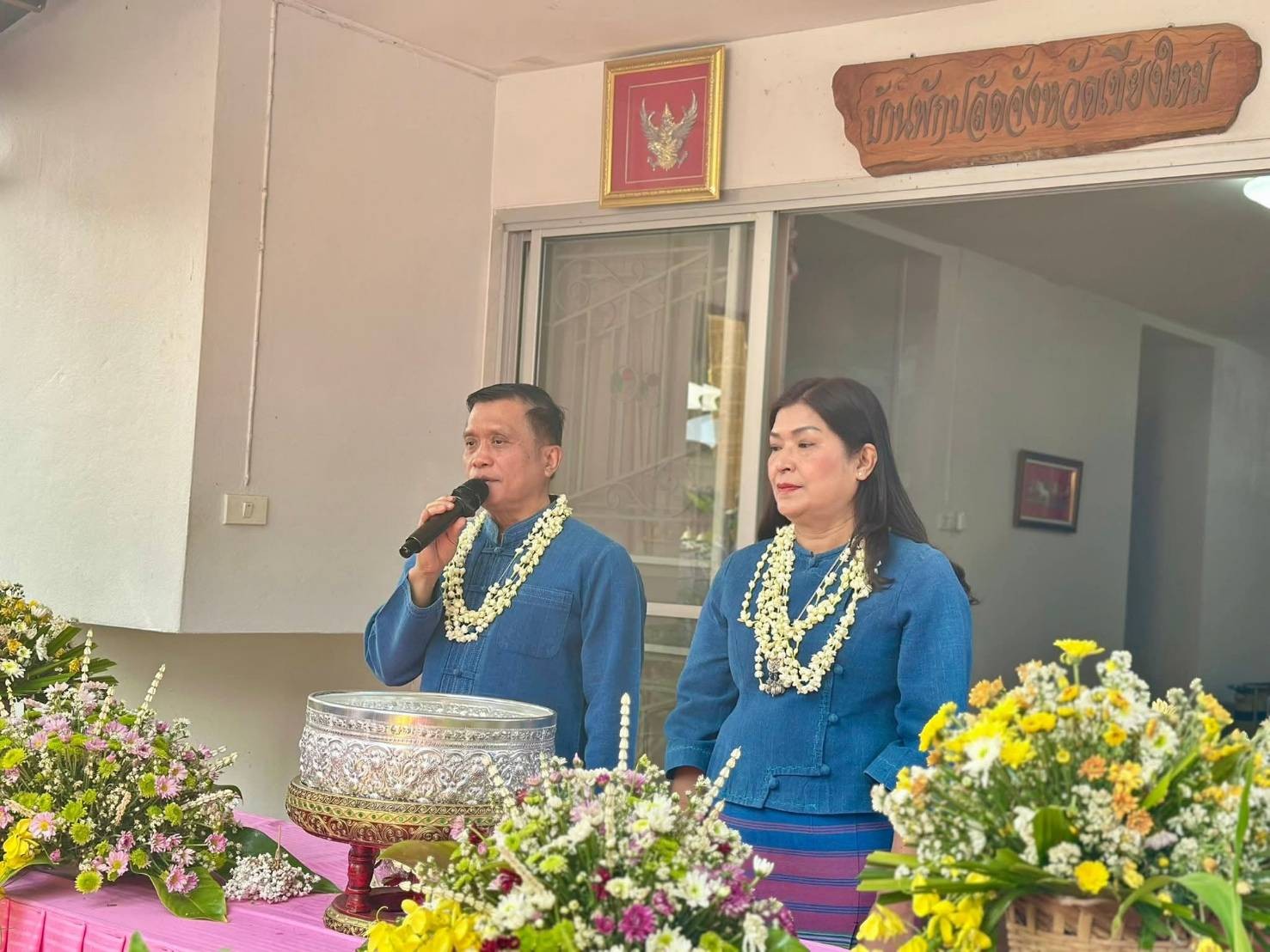 ภาพประกอบ  พิธีสระเกล้าดำหัวป้อเมืองเจียงใหม่ (ผู้ว่าราชการจังหวัดเชียงใหม่)