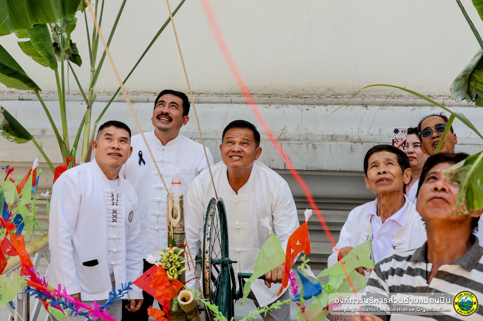 ภาพประกอบ ประเพณีสรงน้ำพระธาตุ วัดสุวรรณาราม (ม่อนปิ่น)