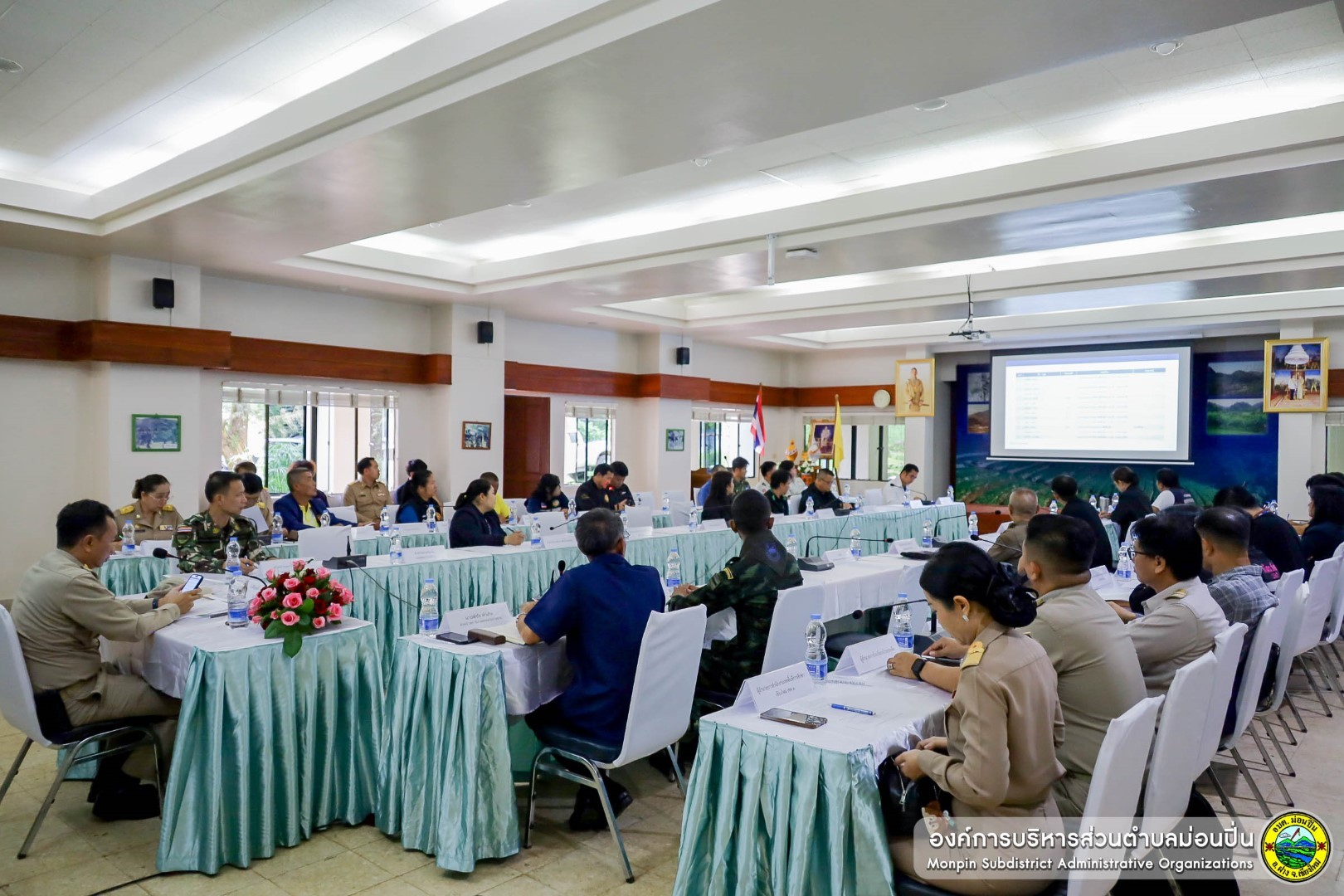 ภาพประกอบ  ประชุมคณะทำงานสนับสนุนศูนย์พัฒนาโครงการหลวง สถานีเกษตรหลวงอ่างขาง