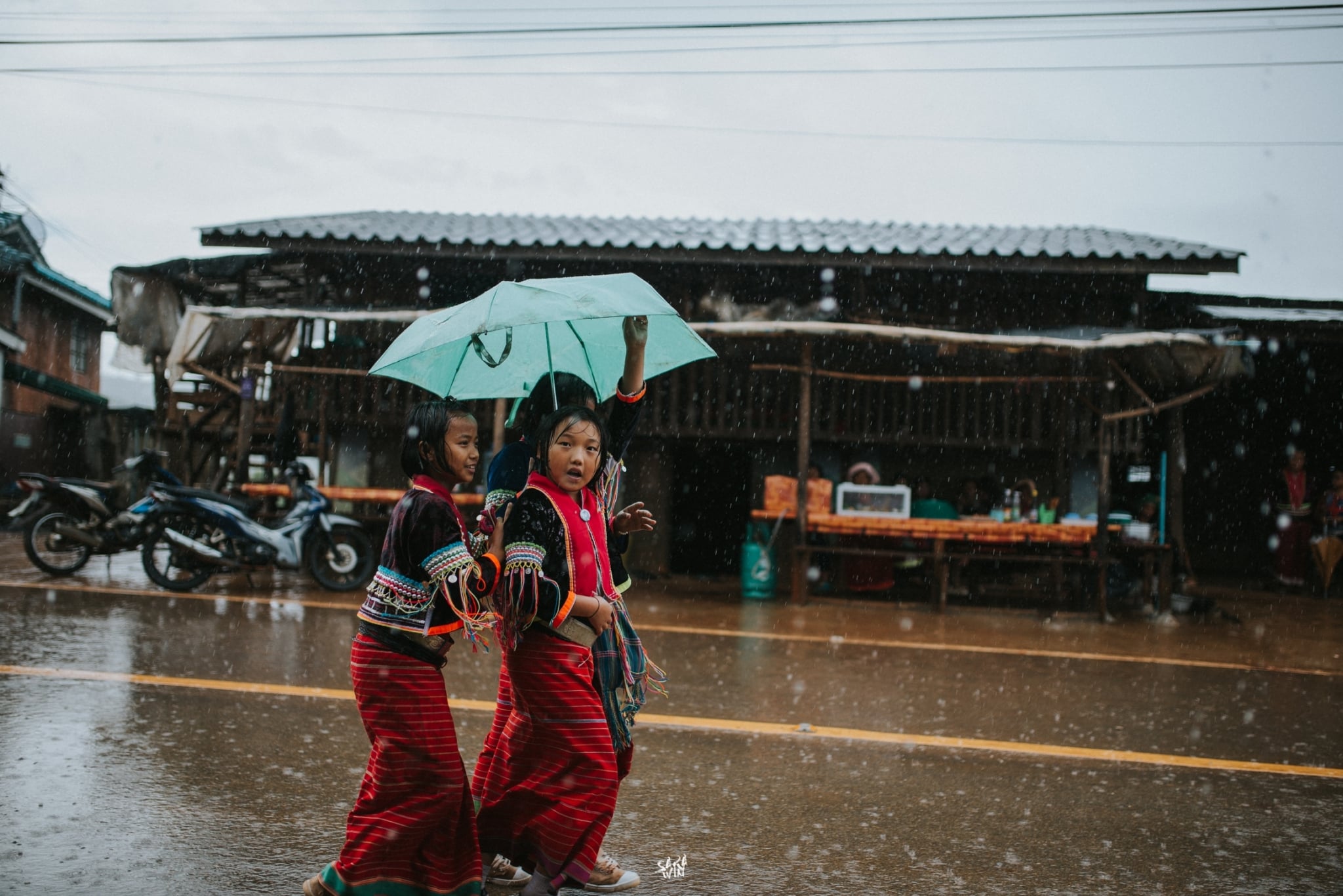 ภาพประกอบ หมู่บ้านขอบด้ง – นอแล