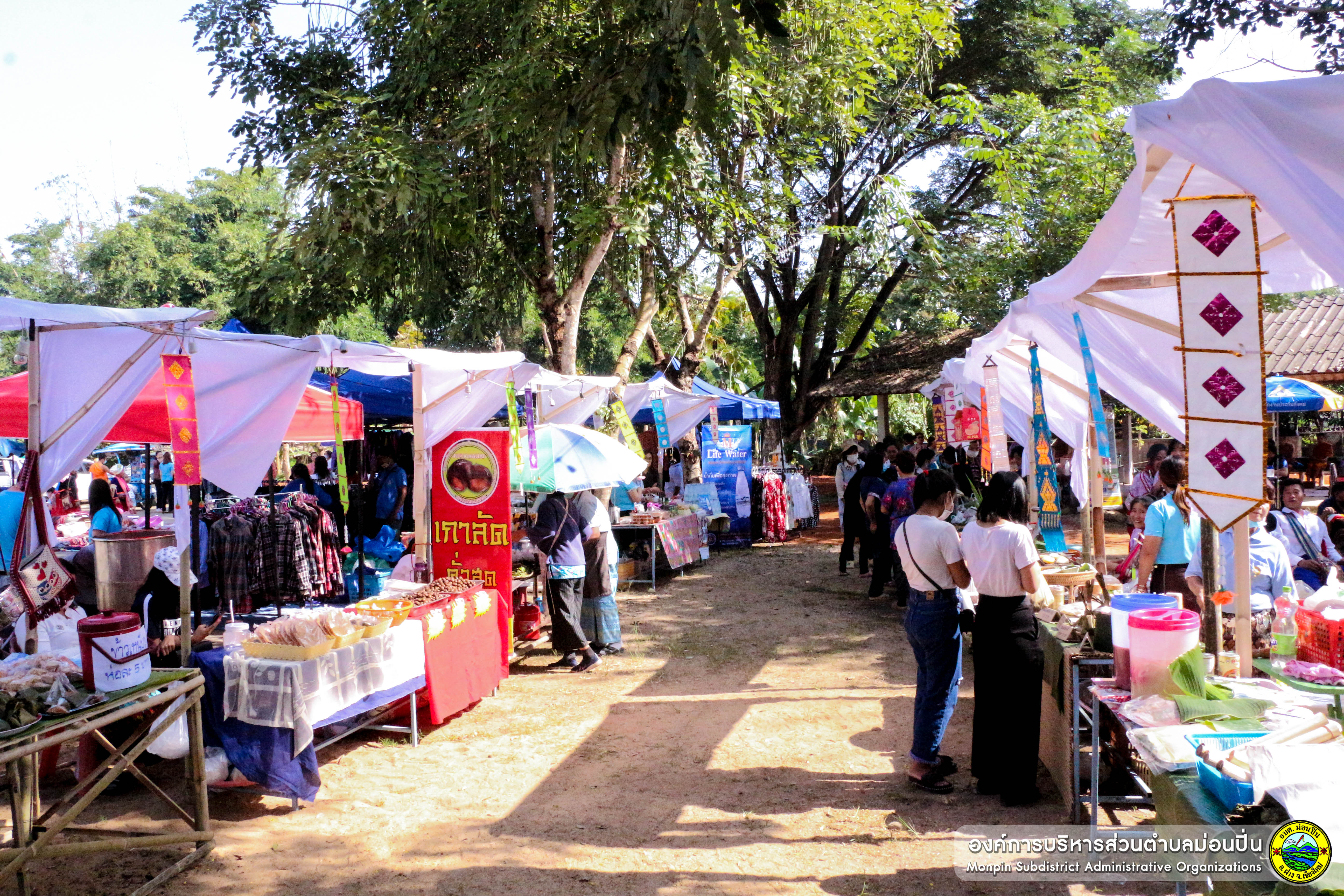 ภาพประกอบ ตลาดนัดหมู่บ้านรักษาศีล ๕  วัดคงคานิมิตร